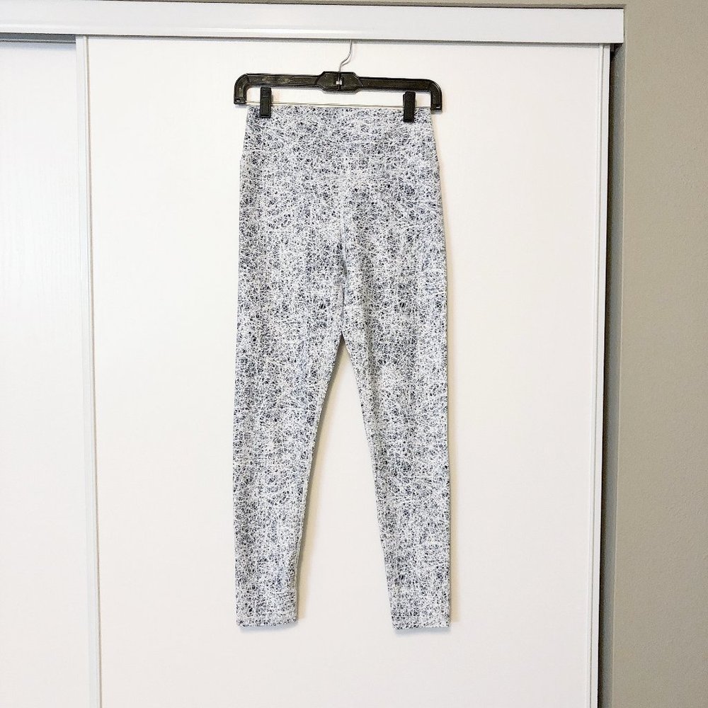 Fabletics Leggins (White/Black, Small)